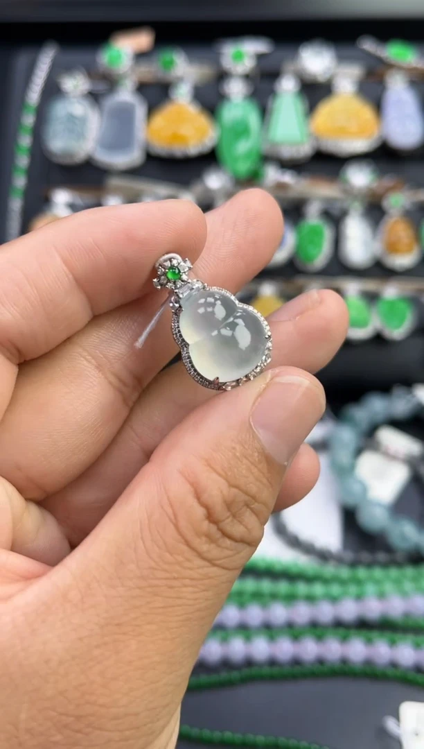 翡翠18K金镶嵌吊坠(不含链)多人