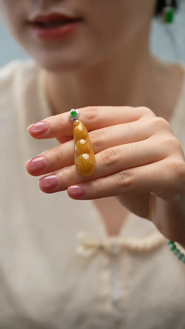 18K金镶嵌翡翠耳饰福豆