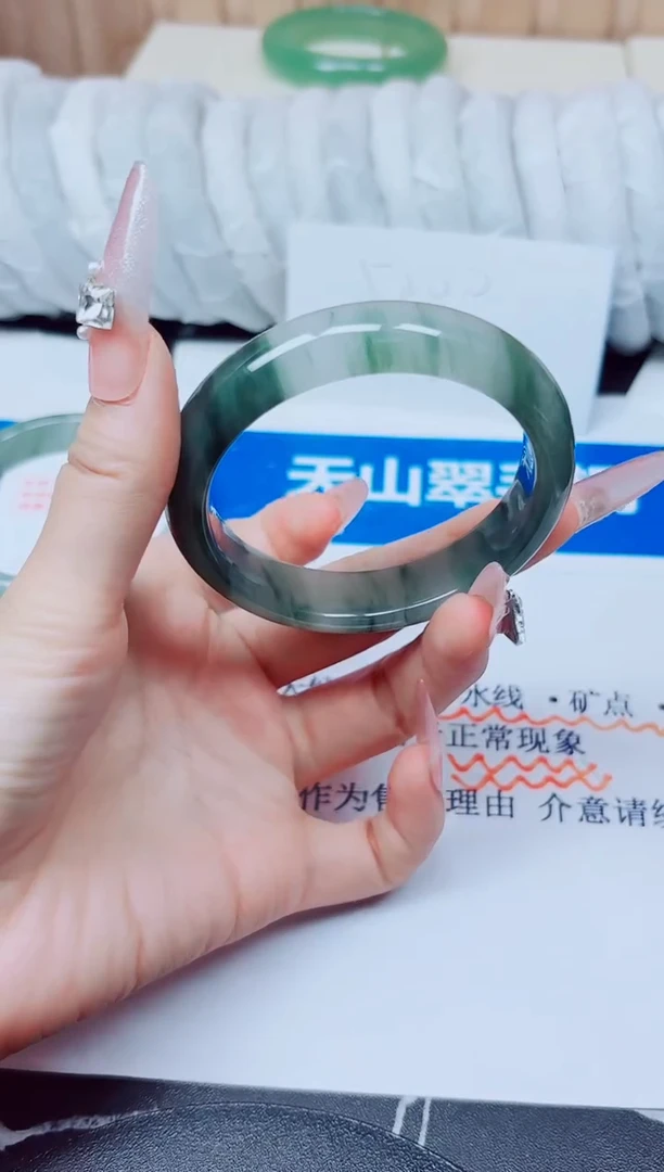 未镶嵌手镯石英质玉102/55.7