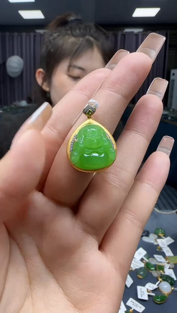 【闪购商品】和田玉挂件18K金镶嵌1