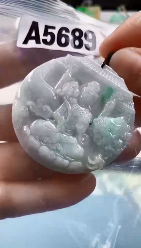 翡翠未镶嵌颈饰天然翡翠吊坠挂件