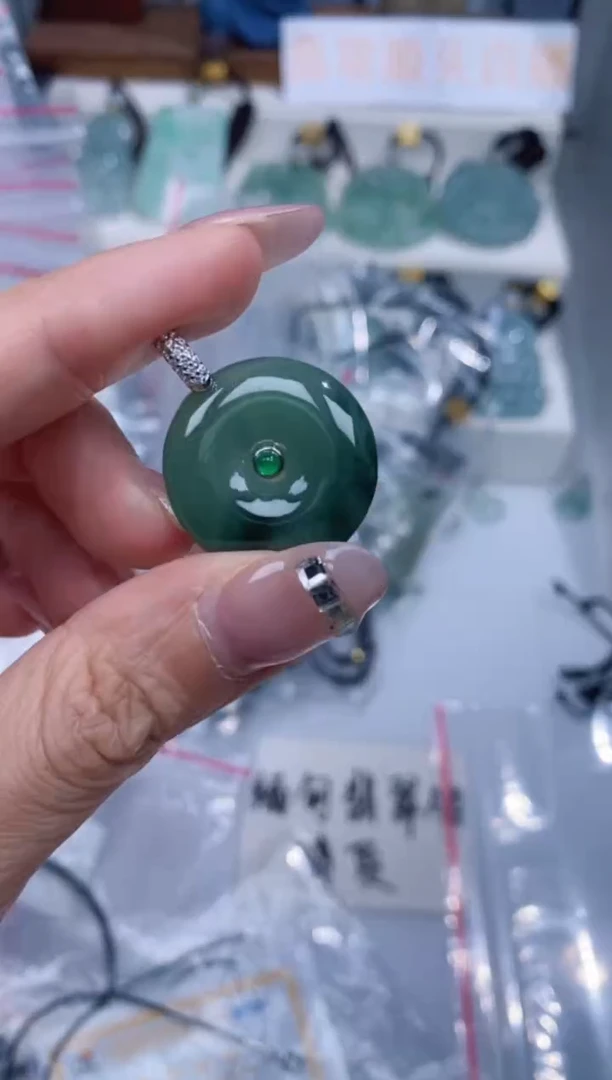 颈饰银S925镶嵌翡翠吊坠