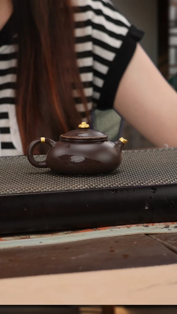 茶壶紫砂四号井茄皮紫泥描金寒江130cc