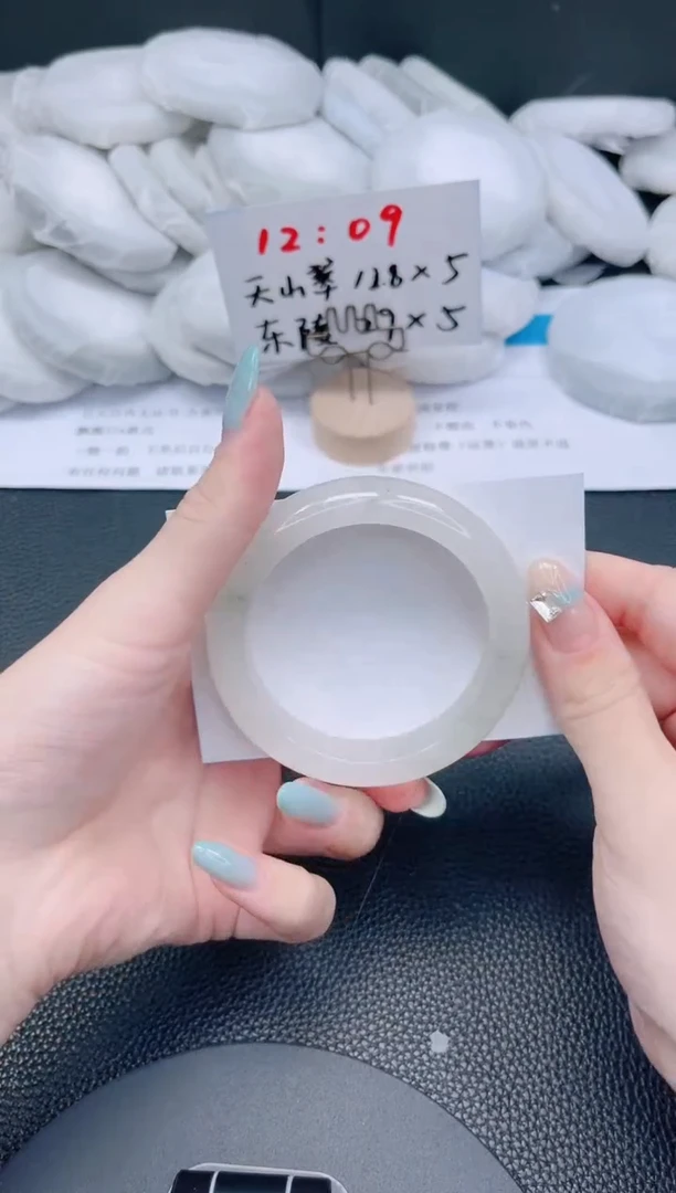 未镶嵌手镯石英质玉16-*52.7