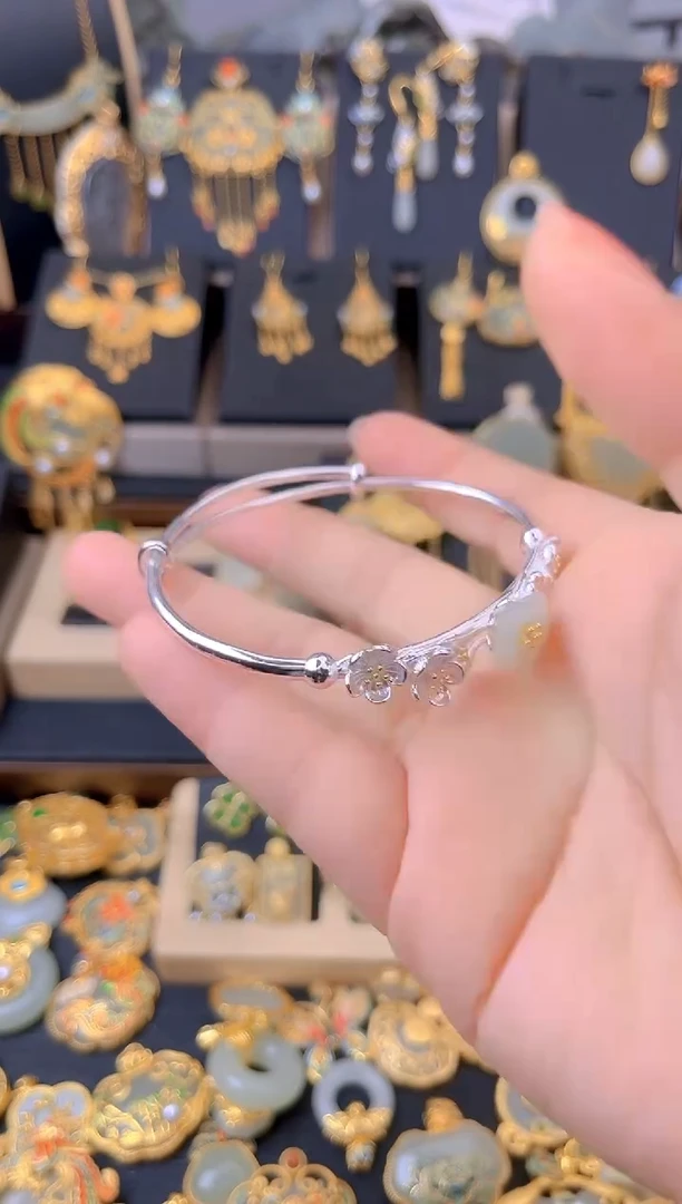 【闪购商品】和田玉手镯银S925镀金镶嵌梅花素款手镯