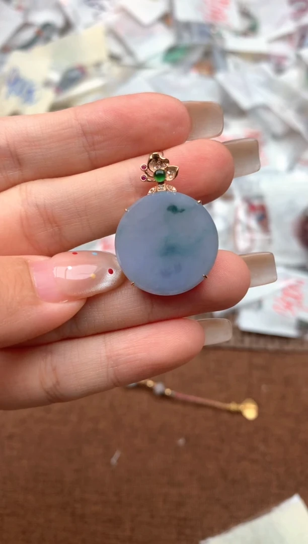 18K金镶嵌挂件翡翠一