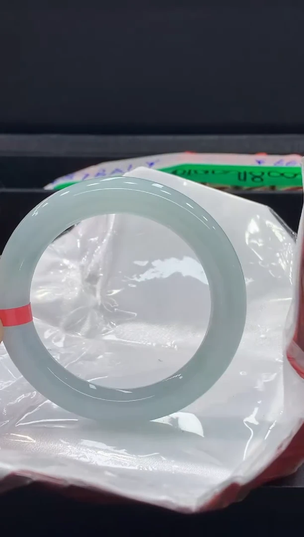 翡翠手镯未镶嵌手镯