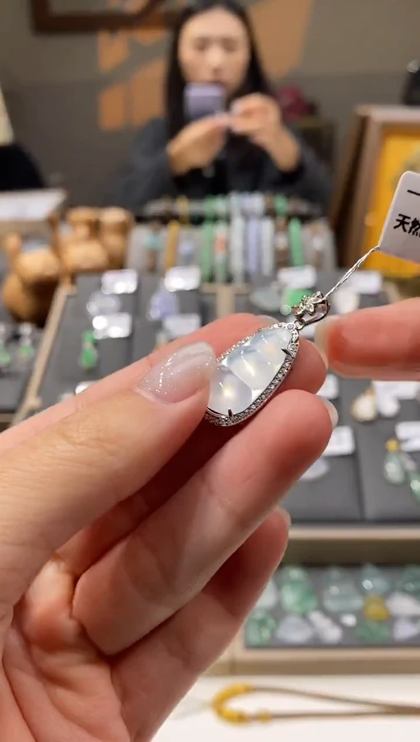 颈饰银S925镶嵌翡翠豆子