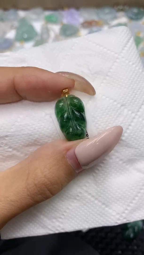 颈饰18K金镶嵌翡翠111111111111