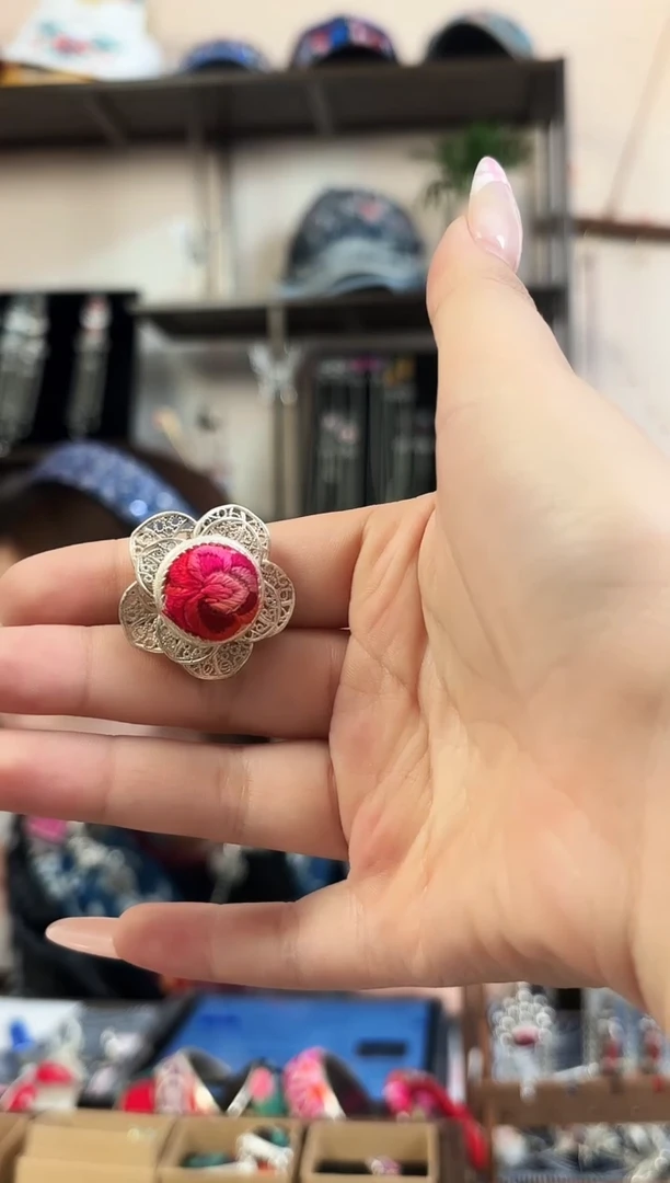 织绣民族风非遗老绣饰品664