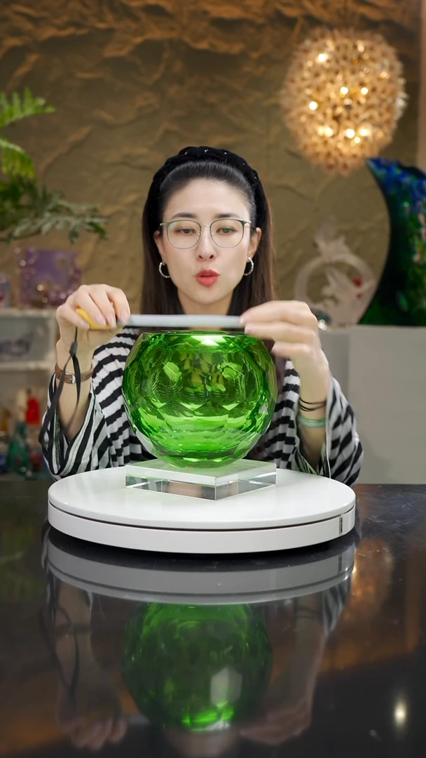 琉璃绿色球型切面花瓶40号