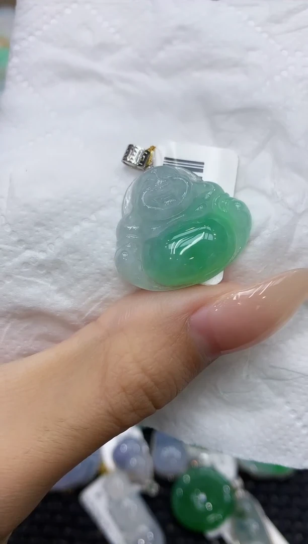 颈饰18K金镶嵌翡翠111111111111