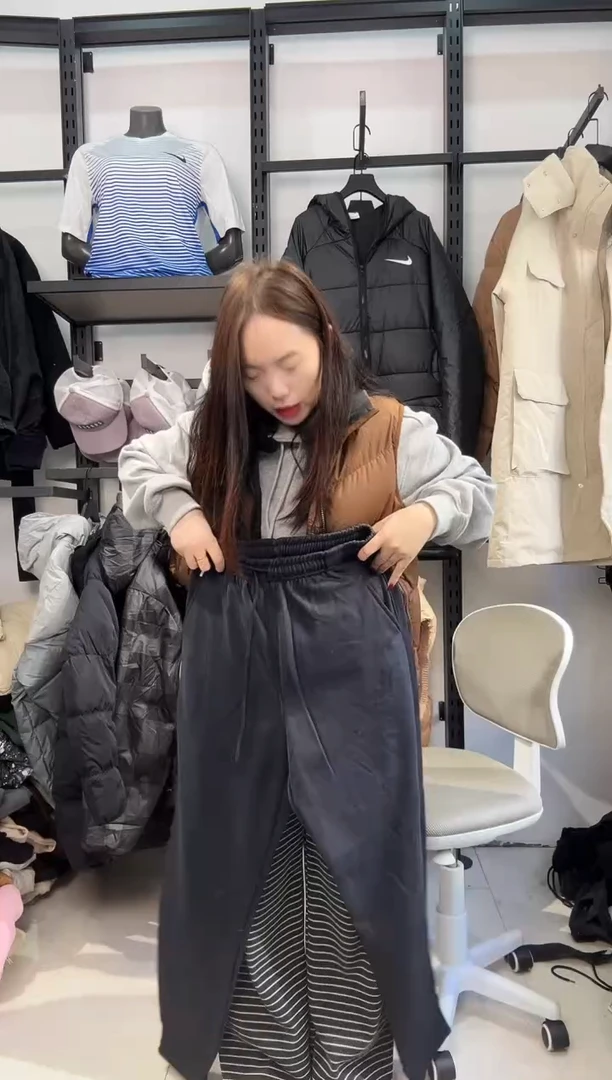 2097闪购编码  运动卫衣裤以直播间过款为准 尺码  ·  185