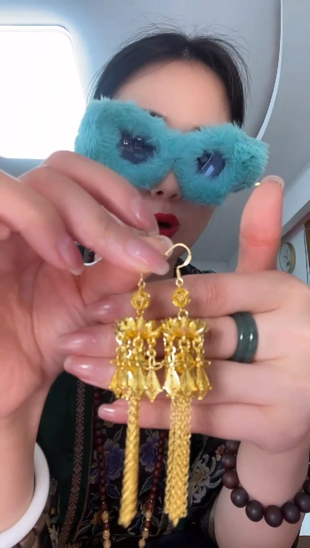 请****姐,206号大小莲花耳钩