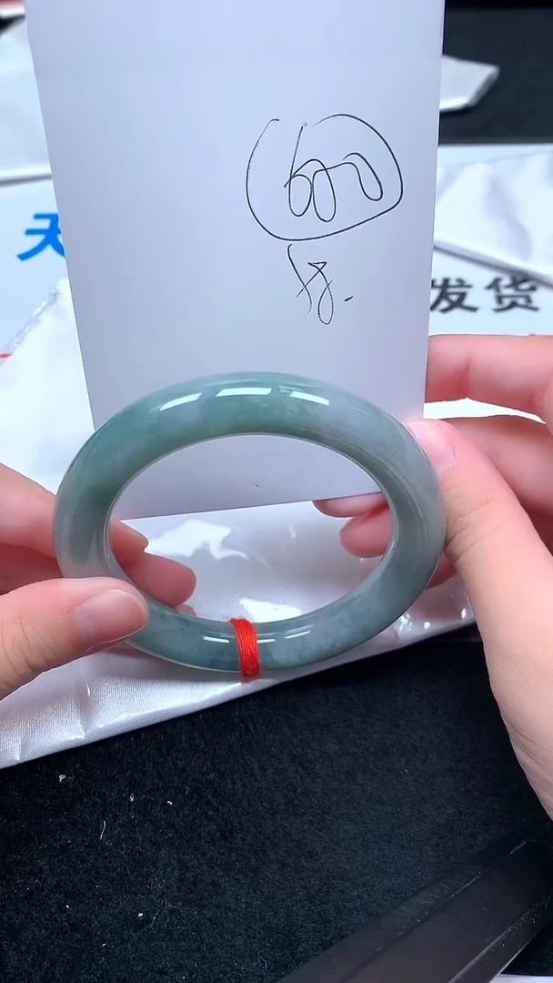 未镶嵌手镯翡翠.