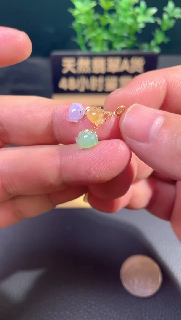 颈饰18K金镶嵌翡翠翡翠