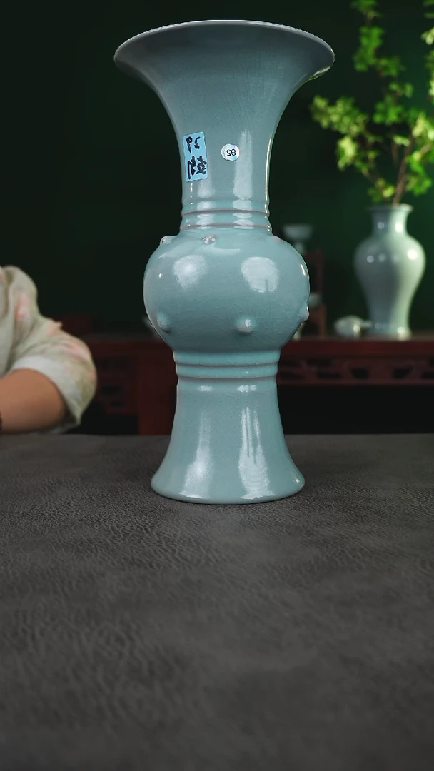 瓷片花觚      微瑕