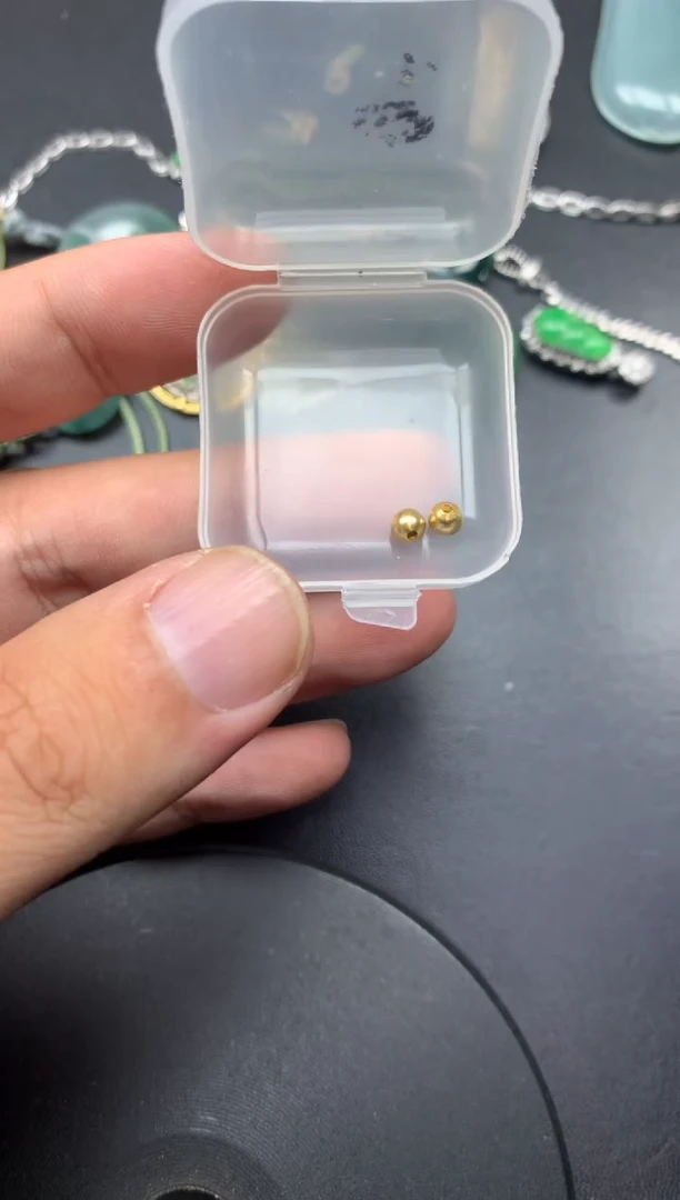 颈饰18K金镶嵌翡翠爱****斯金珠4mm