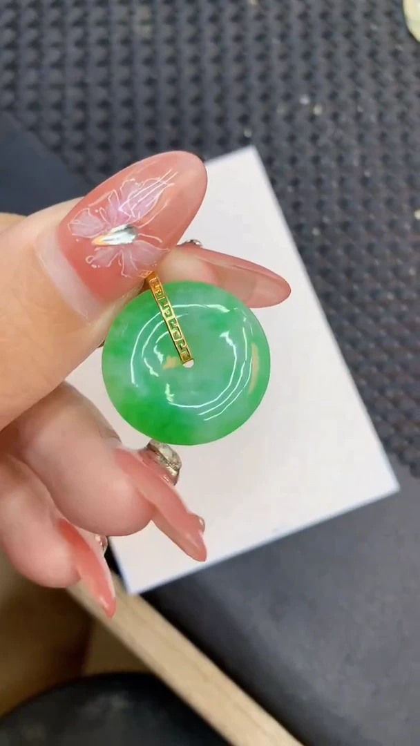 颈饰18K金镶嵌翡翠1