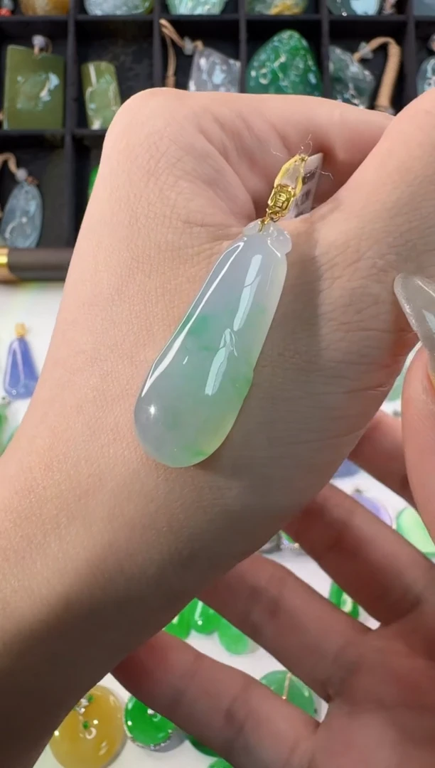 颈饰18K金镶嵌翡翠缅甸A货翡翠