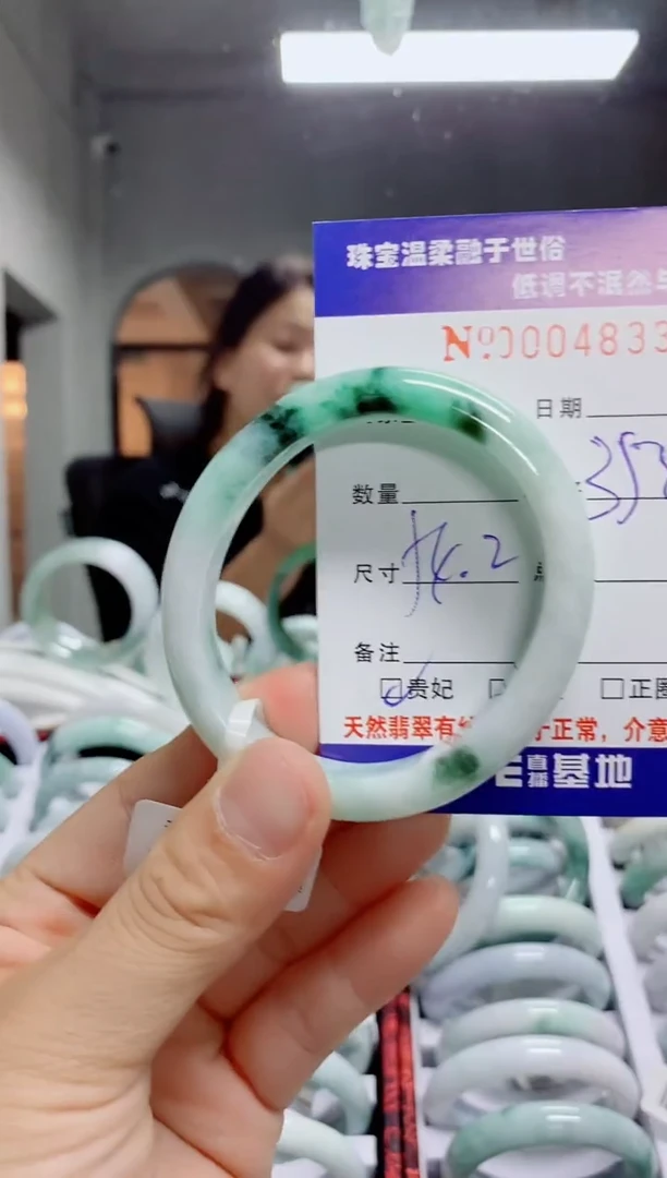 翡翠手镯未镶嵌天然翡翠A货