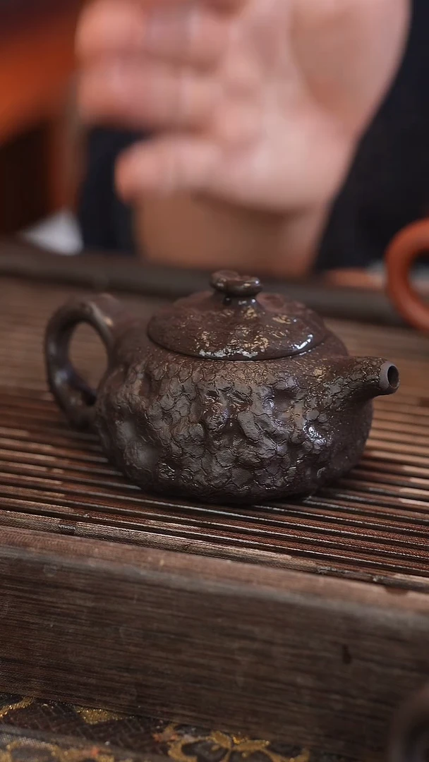 茶壶紫砂供春 黑金砂 180cc