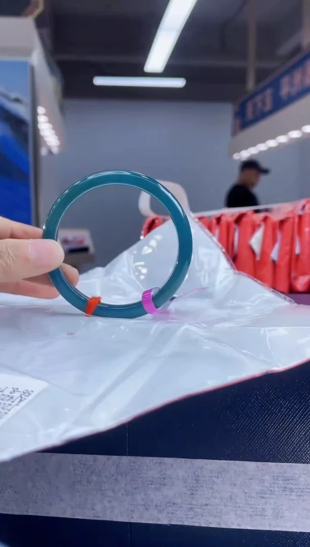 翡翠手镯未镶嵌手镯 25