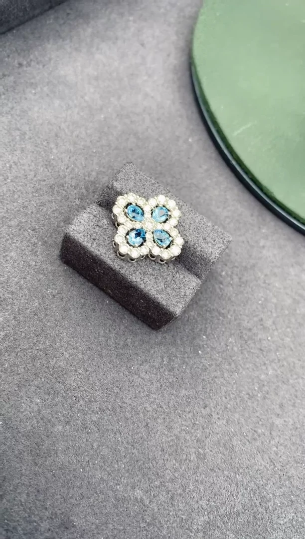 18K金镶嵌吊坠(不含链)海蓝宝石67分海蓝宝C