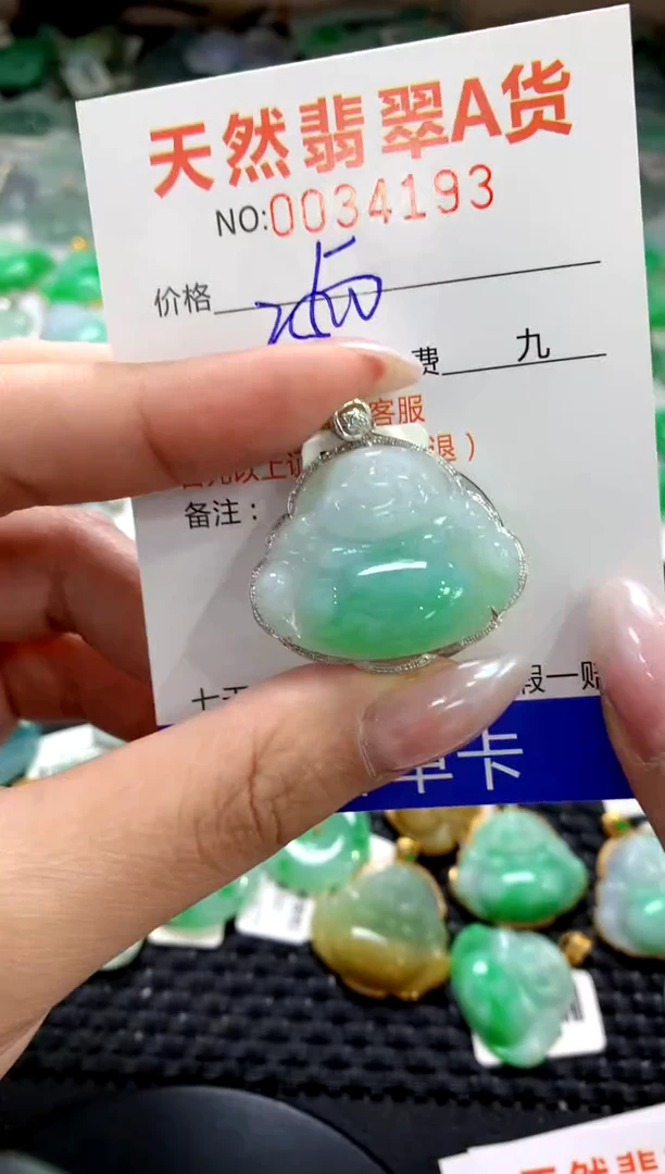 颈饰18K金镶嵌翡翠1111111111111111