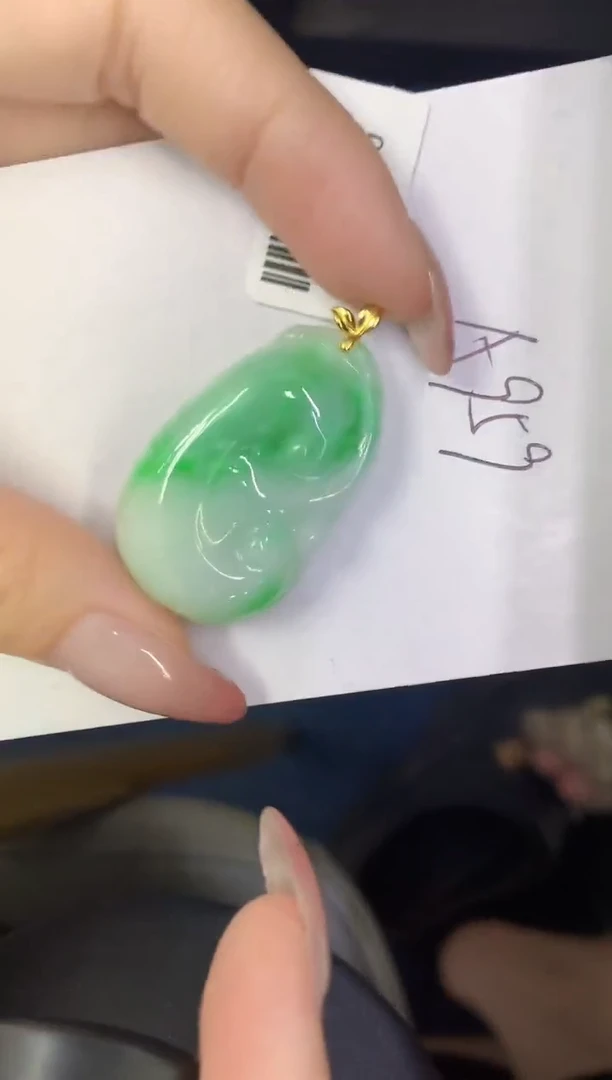 翡翠18K金镶嵌颈饰缅甸天然翡翠A货