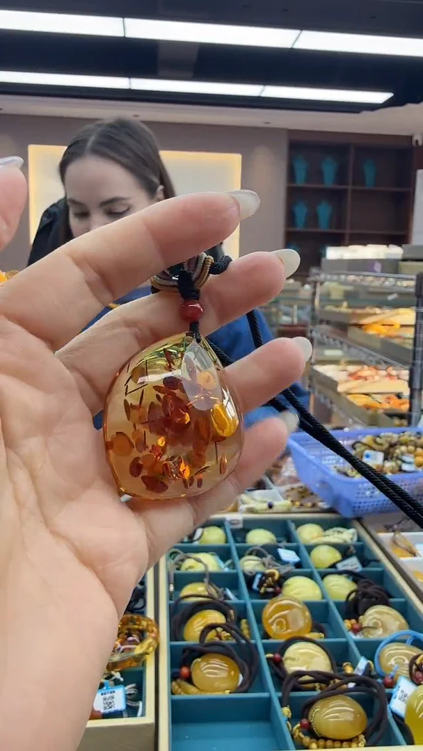 琥珀颈饰未镶嵌142秒拍号 假一罚三