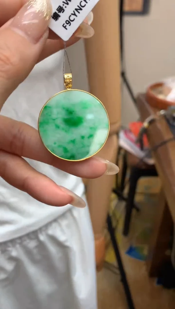 【闪购商品】翡翠颈饰18K金镶嵌无事牌