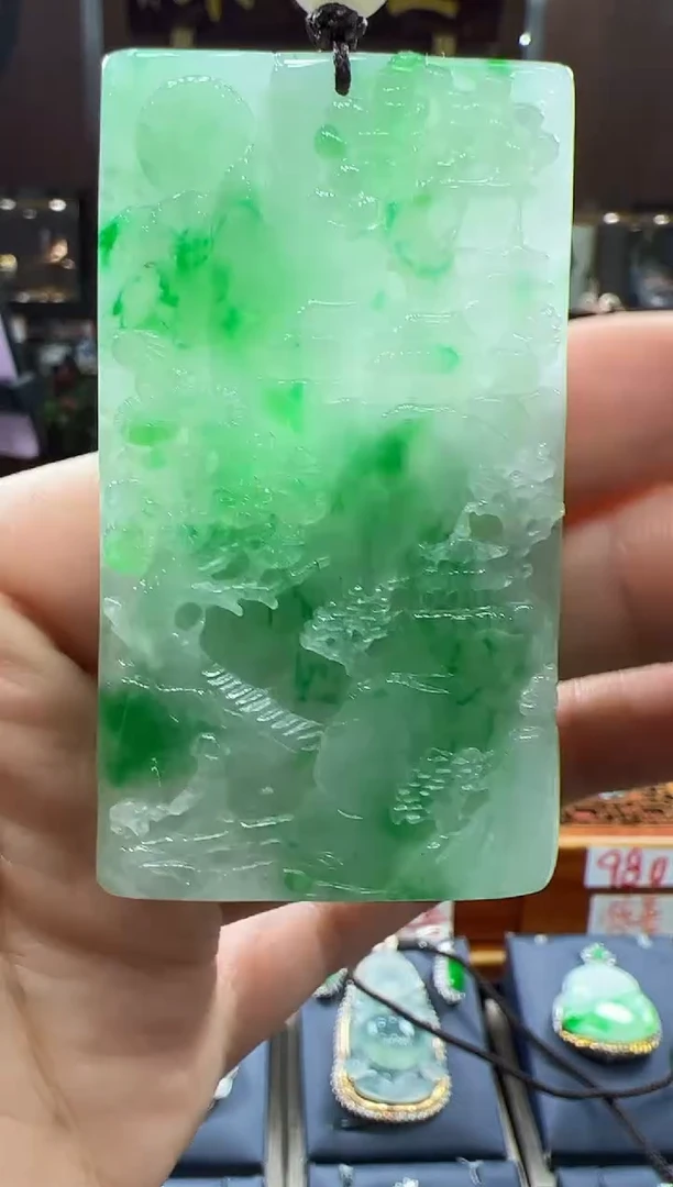 翡翠挂件未镶嵌山水牌