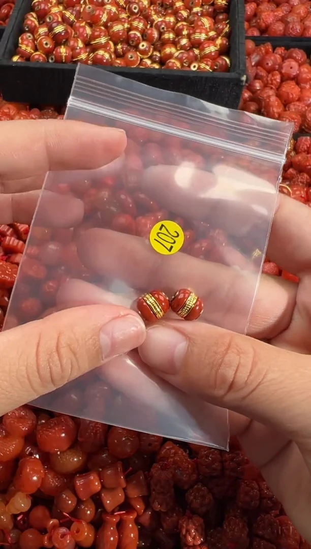 南红玛瑙未镶嵌颈饰1
