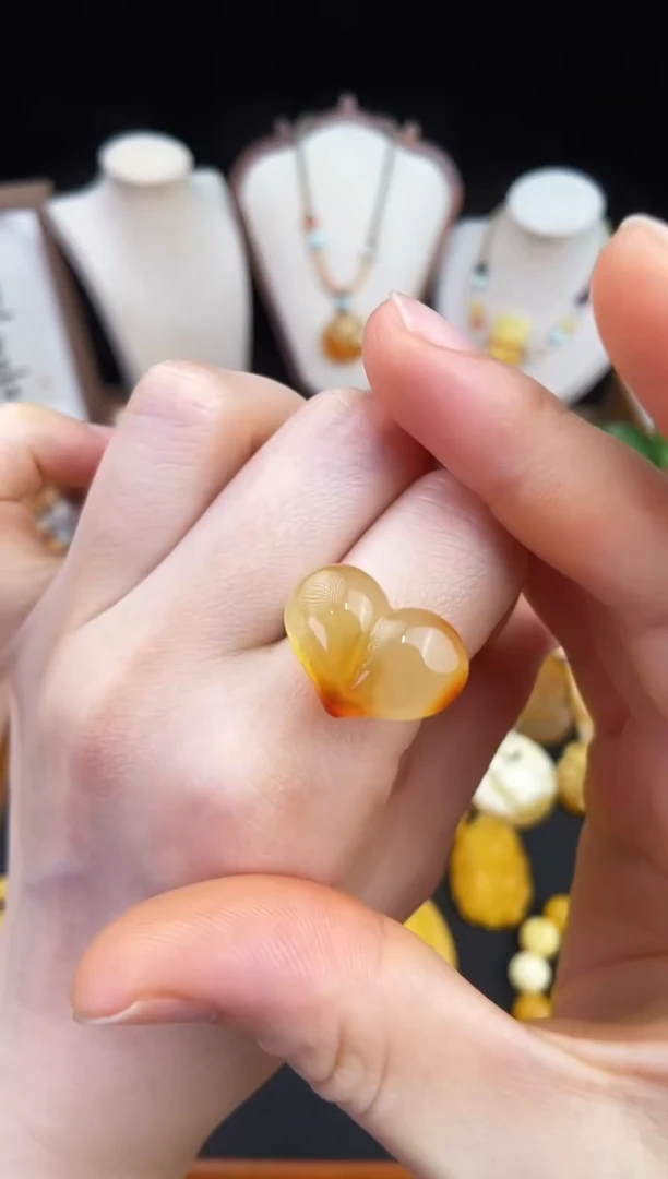 琥珀未镶嵌珠宝奇石柒月