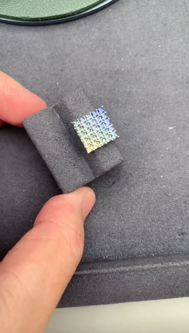 颈饰彩色蓝宝石18K金镶嵌1.3ct彩蓝宝   BG