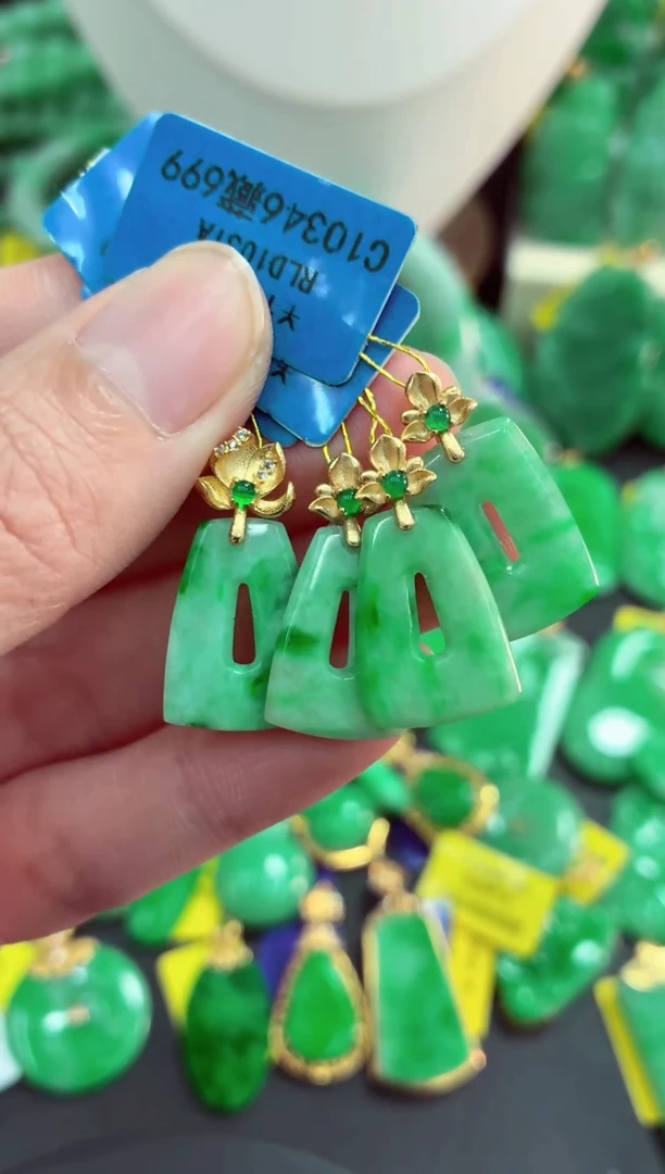 吊坠(不含链)未镶嵌翡翠多样性发货其中一件