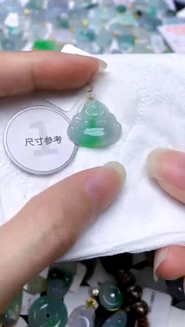 颈饰18K金镶嵌翡翠天然A货翡翠