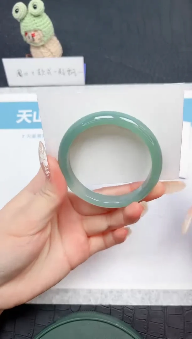 【闪购商品】石英质玉手镯未镶嵌78-54.5