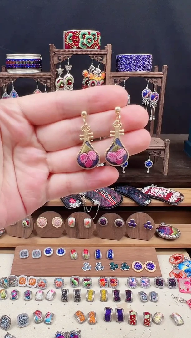 织绣非遗手作饰品