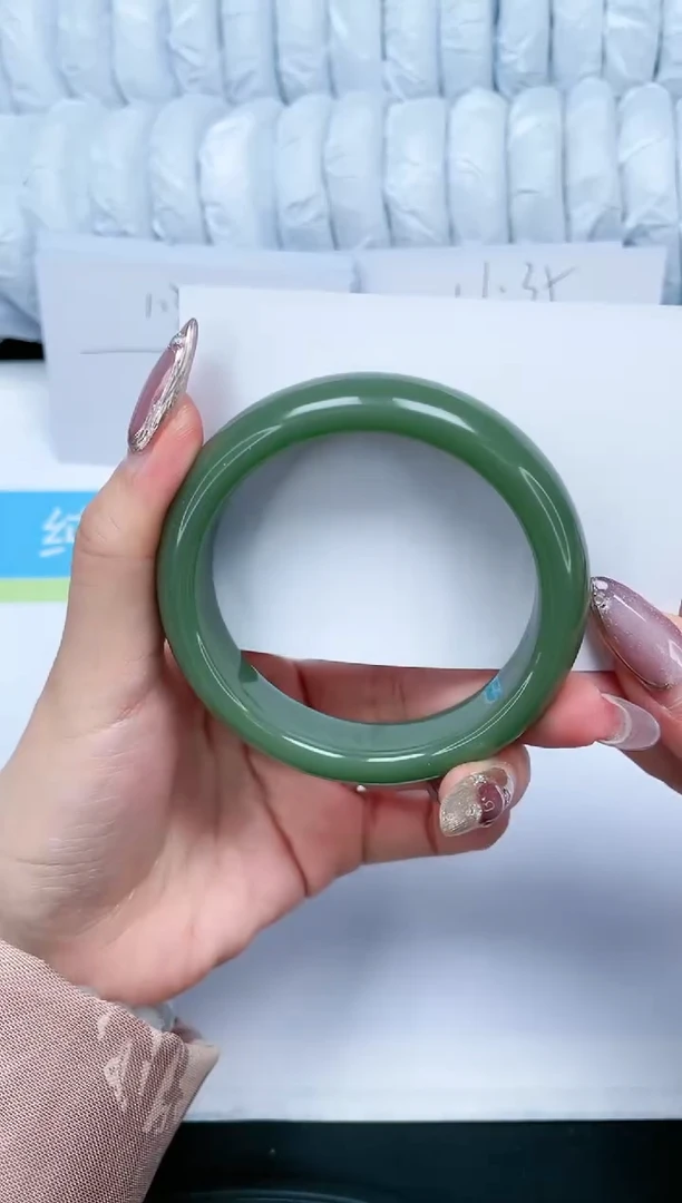 【闪购商品】石英质玉手镯未镶嵌265-58.5