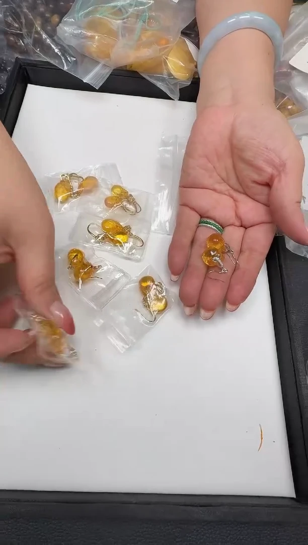 琥珀银S925镶嵌耳饰151