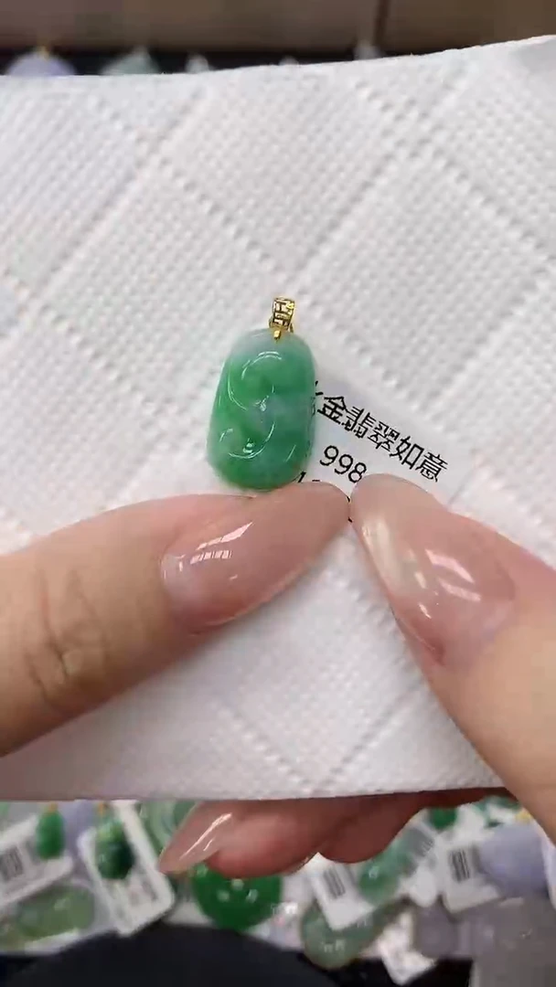 颈饰18K金镶嵌翡翠11111111111