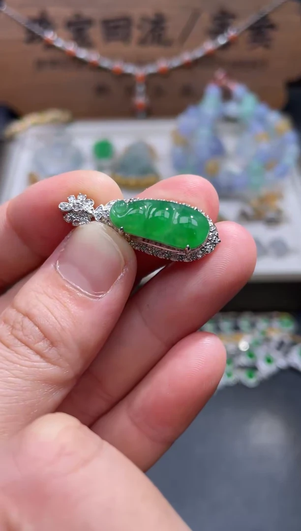 【闪购商品】翡翠颈饰18K金镶嵌22...........