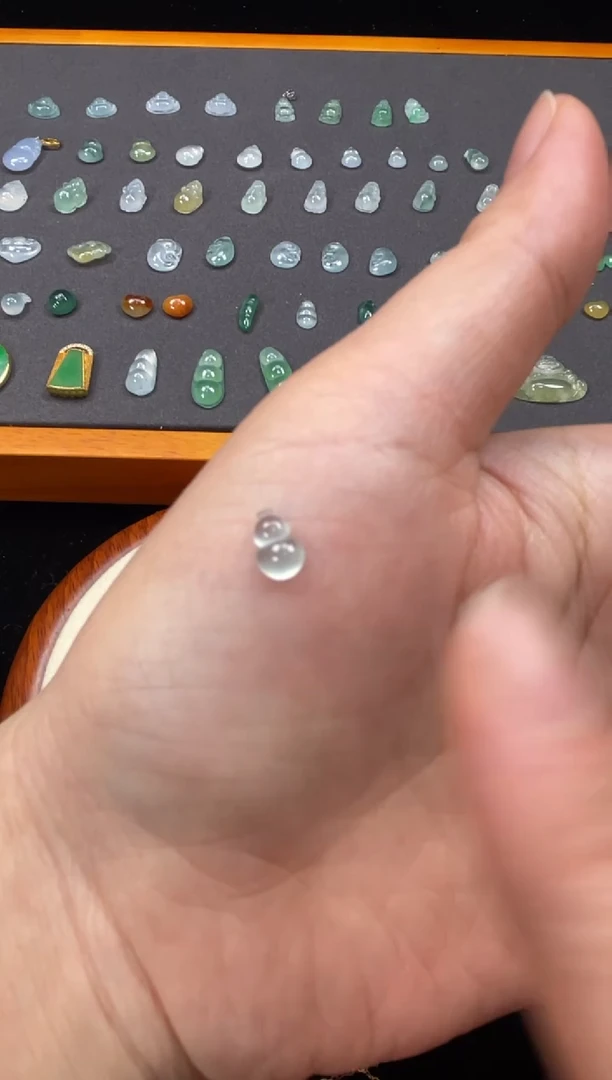 吊坠(不含链)18K金镶嵌翡翠一个JK210