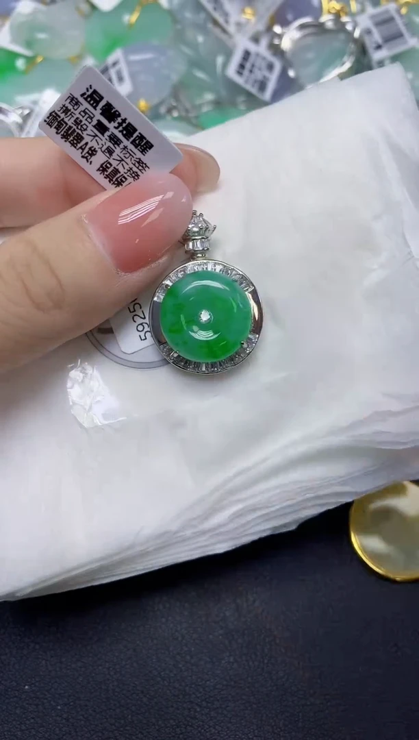 颈饰未镶嵌翡翠天然缅甸翡翠A货多样性发一件