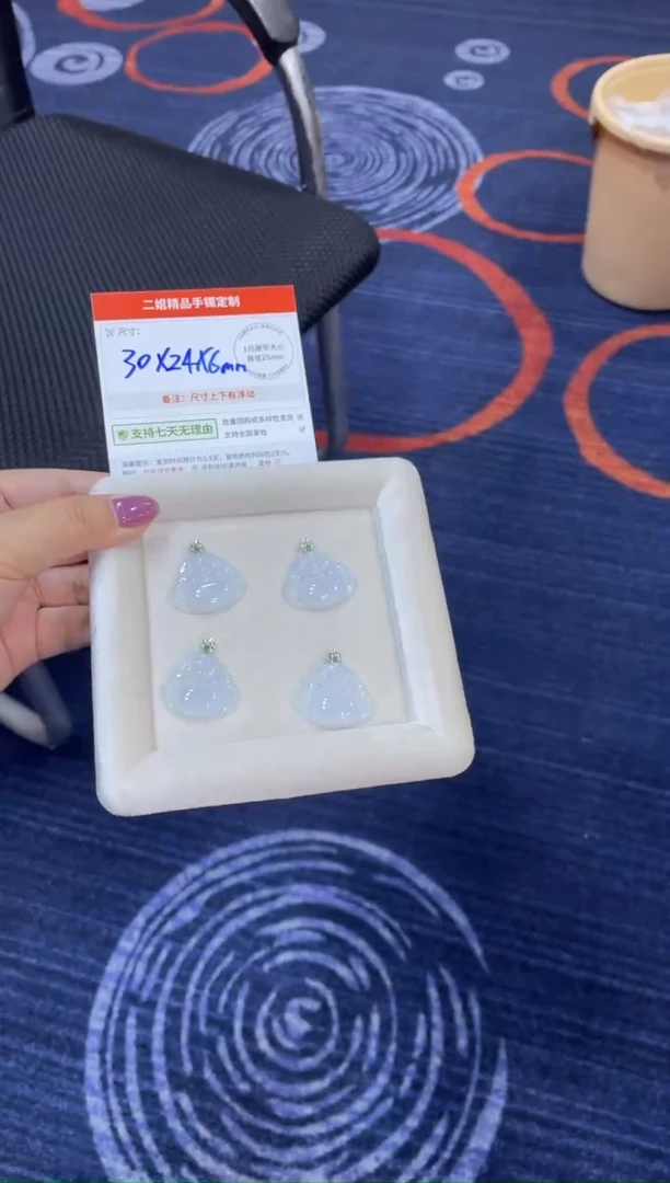 颈饰18K金镶嵌翡翠佛公FL多样性发其一CP配绳