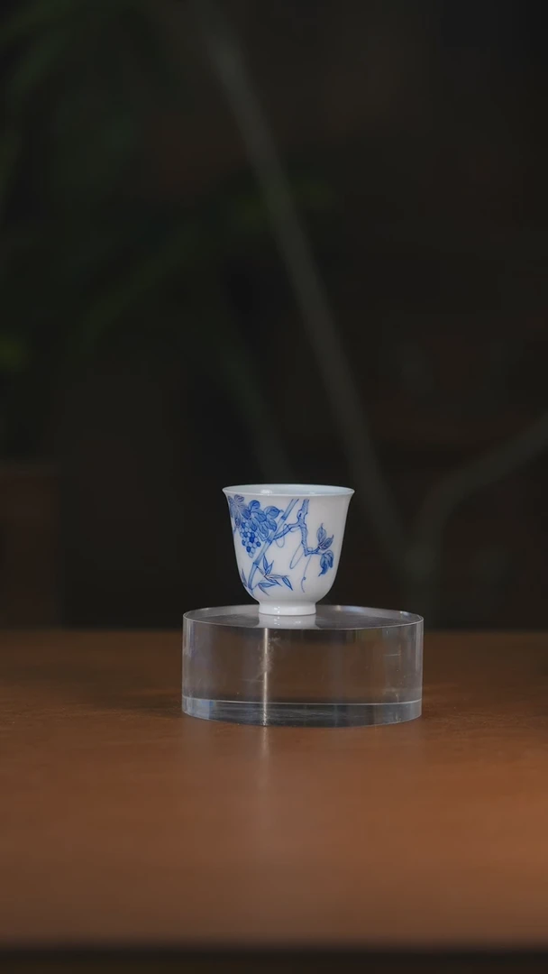 青花描银葡萄闻香杯