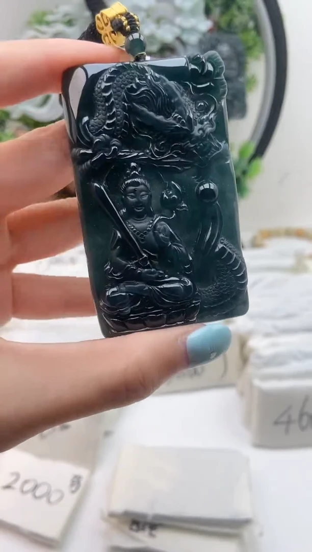 颈饰未镶嵌翡翠虚空藏
