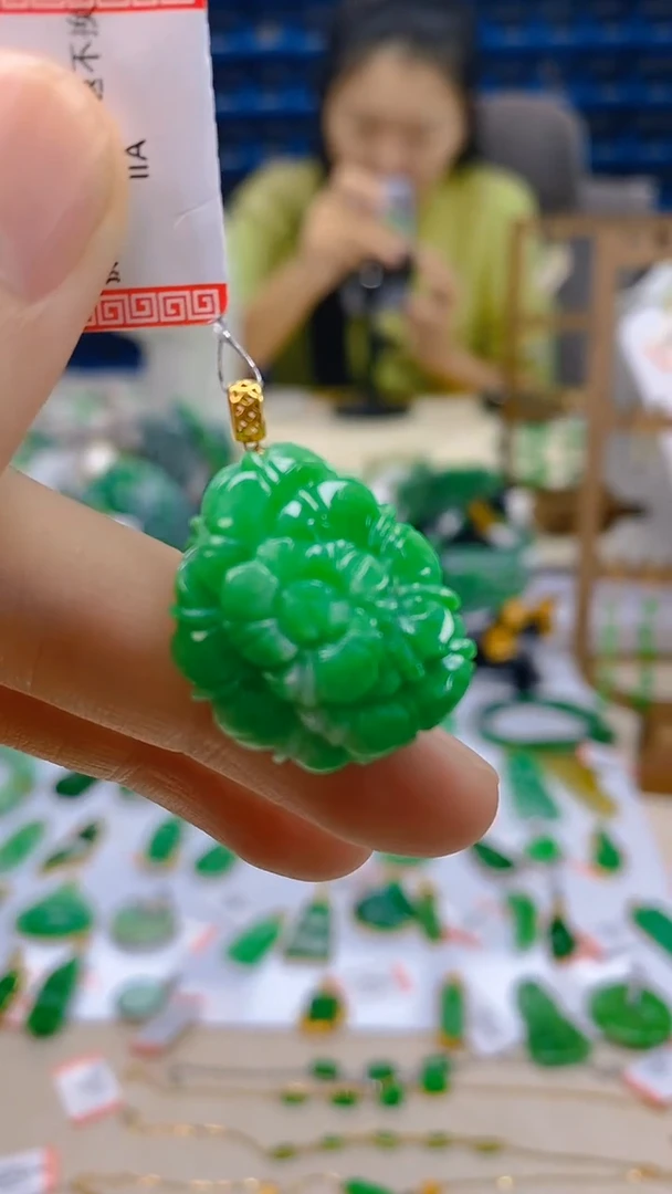 颈饰18K金镶嵌翡翠新号开播 全场乱卖